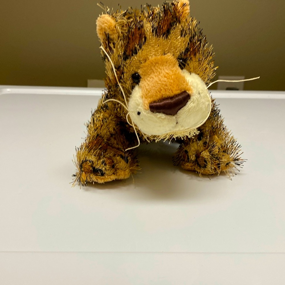 GANZ Webkins Leopard HM031 with code. 12 inches long. Adorable!